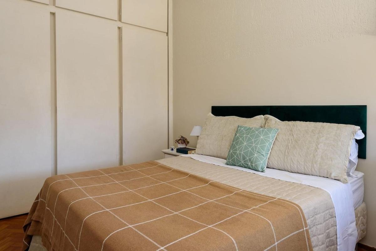 Apartamento 3/4 No Leblon A 200 Metros Da Praia *